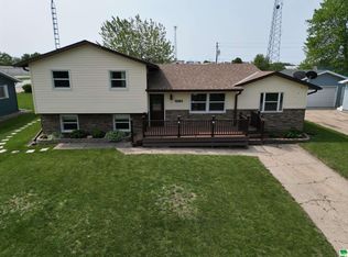 1712 Rose Ln, Storm Lake, IA 50588