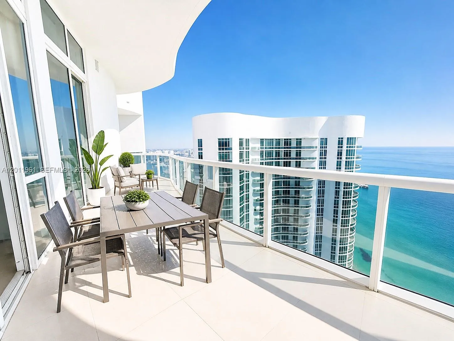 Tdr Tower Ii Condo — Photo 1