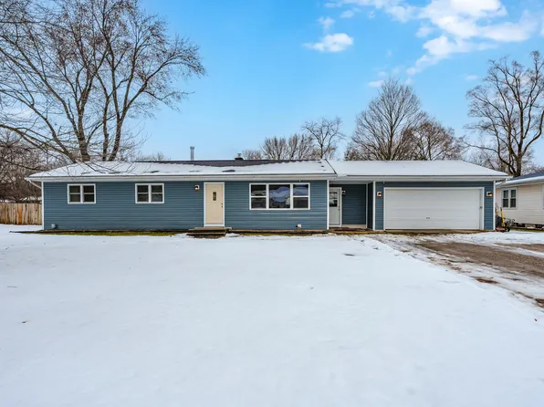 215 Cherrywood Dr, Plainwell, MI 49080