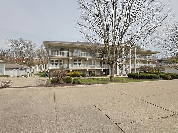 2nd image of 7630 Cheviot Rd Unit 105