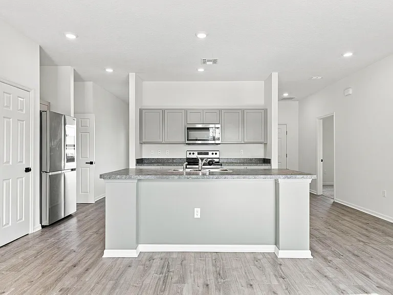 1261 SW Curry St — Photo 11