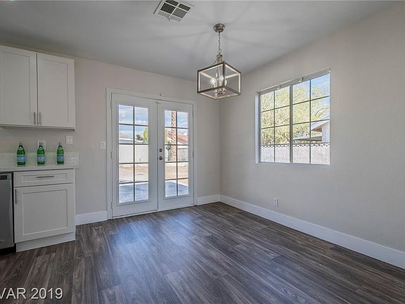 3rd image of 113 Hillsway Dr