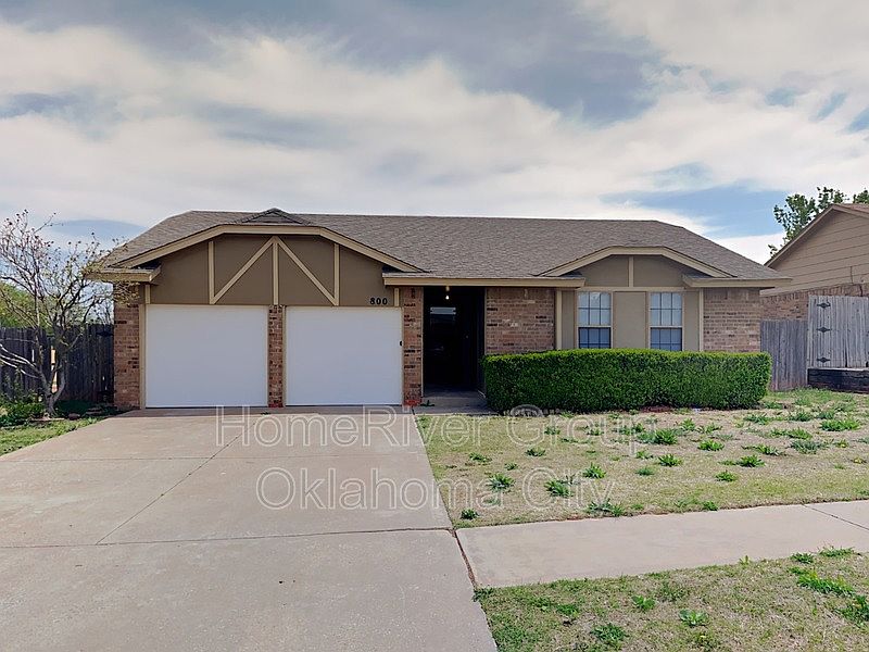 1st image of 800 N Ramblin Oaks Dr