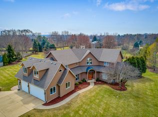 6N258 Creekside Dr, St Charles, IL 60175