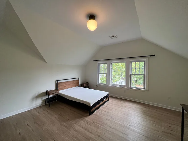 420 Whitney Ave — Photo 30