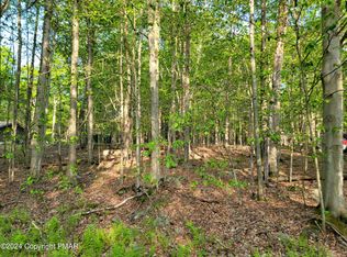 N1951 Creekview Dr W, Gouldsboro, PA