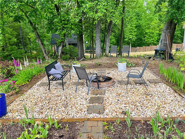 233 Fairfax Dr — Photo 15