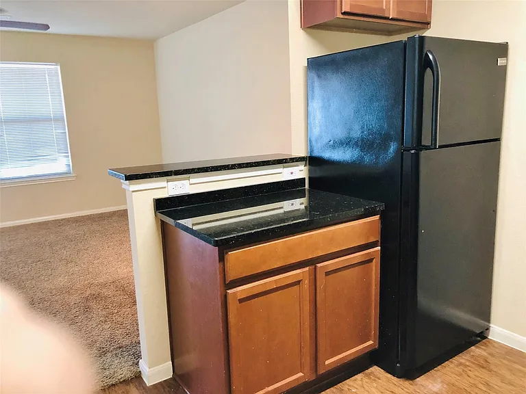 2512 S Houston Ave — Photo 8