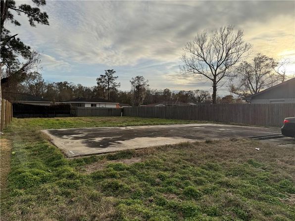5825 Glasco Dr, Marrero, LA 70072