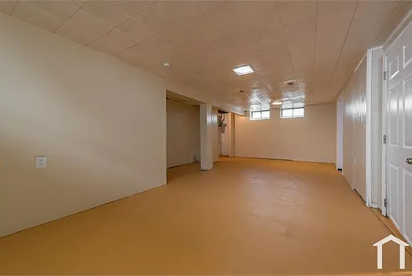 3 bed, 1200 sqft, $2,200 — Photo 4