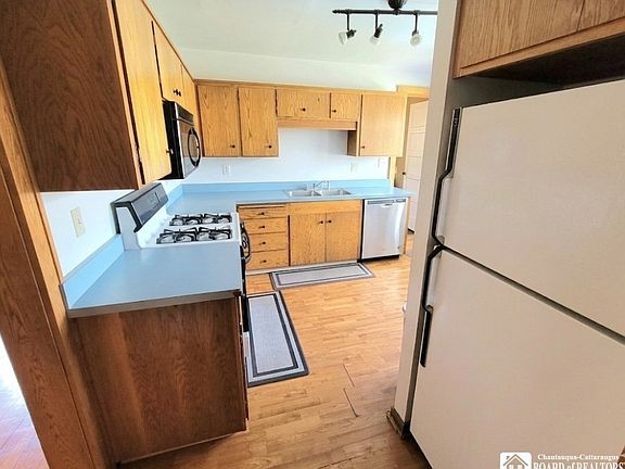 5th image of 80 Myrtle St