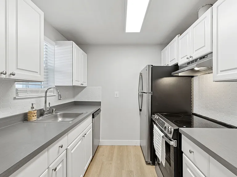 CentrePointe Apartments — Photo 1
