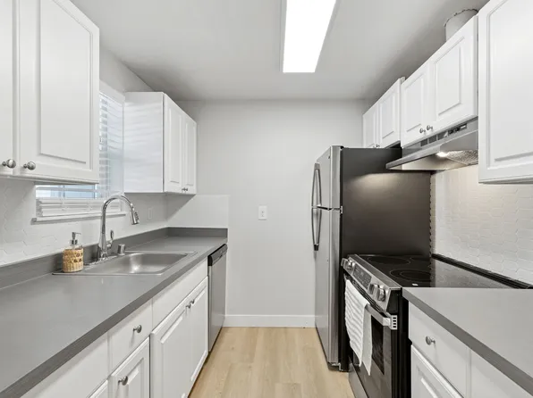 CentrePointe Apartments