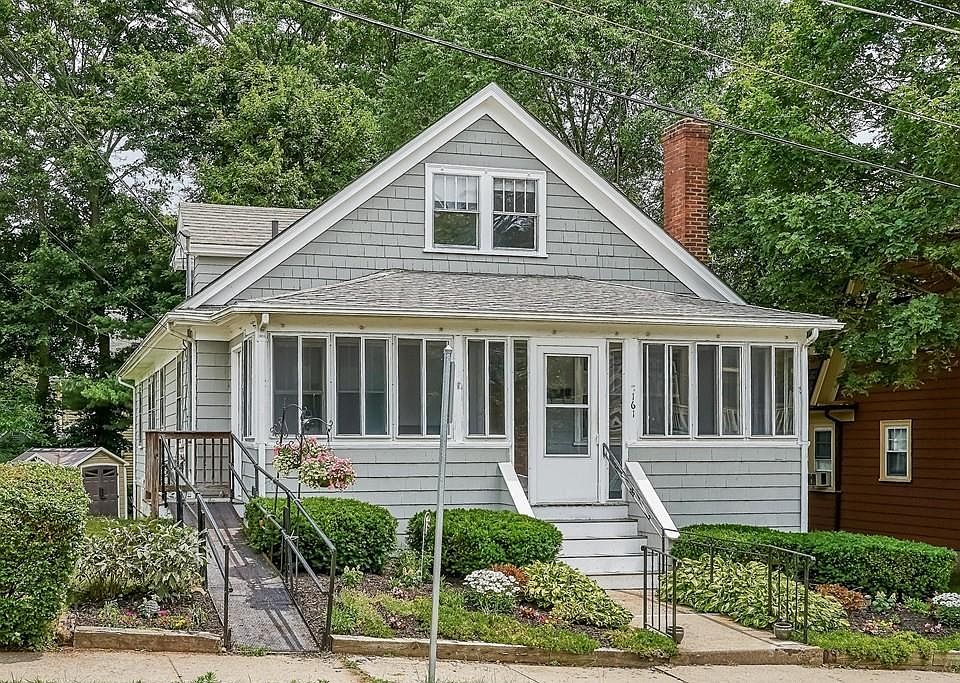 1st image of 161 Walnut Ave