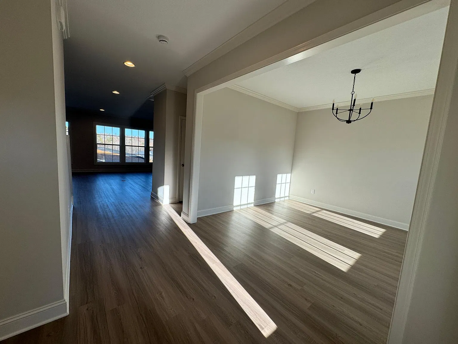 4 bed, 2.5 bath, 2700 sqft, $3,300 — Photo 3