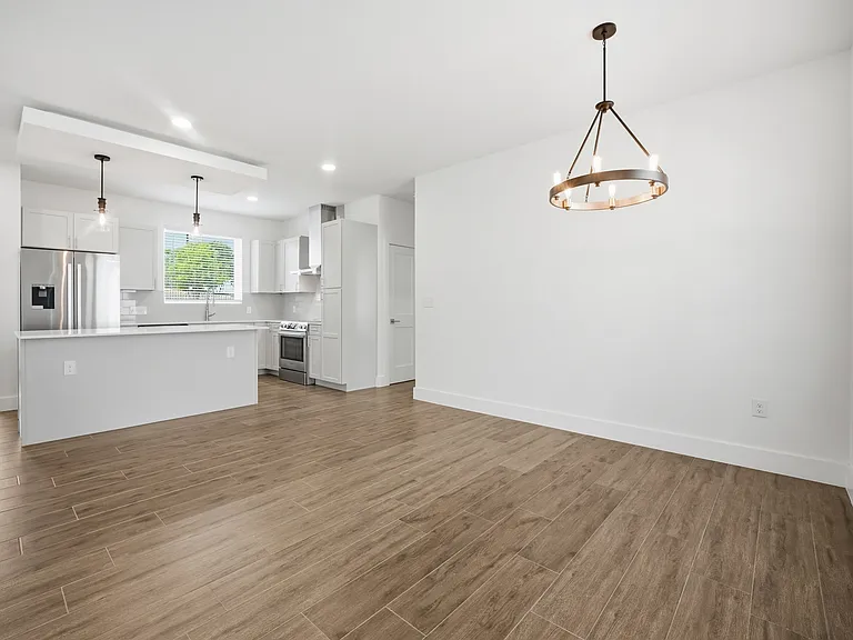 Dining room.