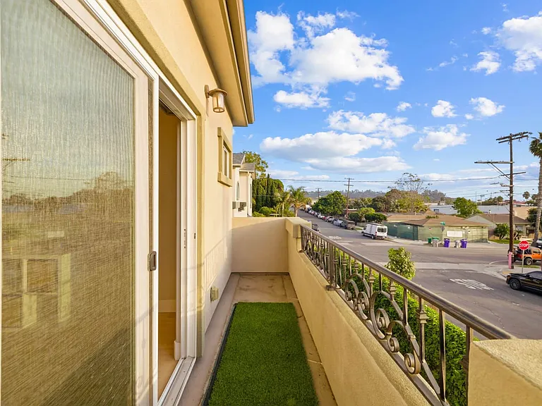 balcony off of master bedroom