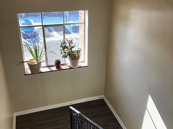 4th image of 910 E 8th Ave #207