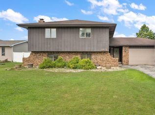 8922 Mathews St, Crown Point, IN 46307