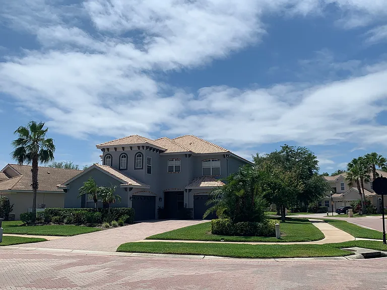 10853 Cory Lake Dr — Photo 2