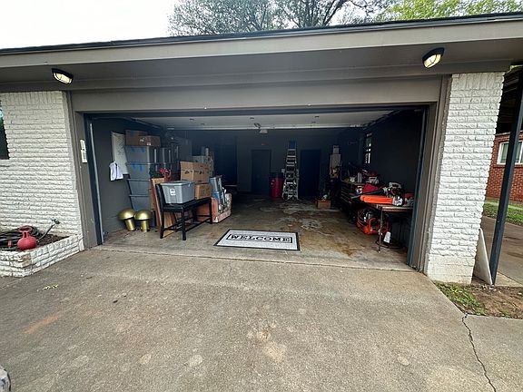 3rd image of 1911 Lakeview Dr