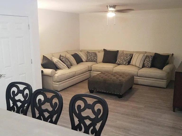 200 S Alex Ave #5 — Photo 3