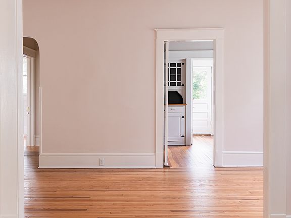 5th image of 230 N Arlington Ave