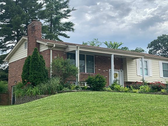 3rd image of 9856 Meadowfern Dr
