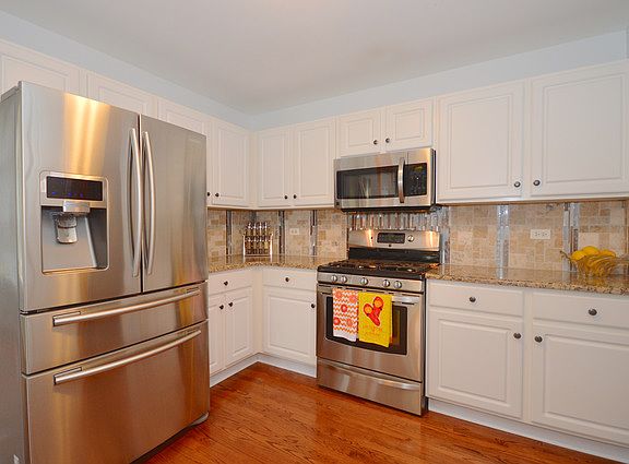 5th image of 810 Eaton Ln