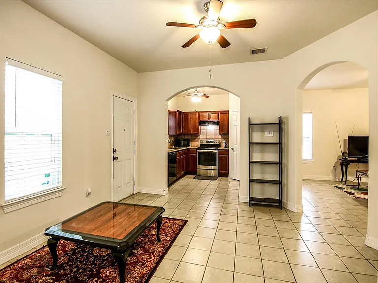 2915 Paige St — Photo 10