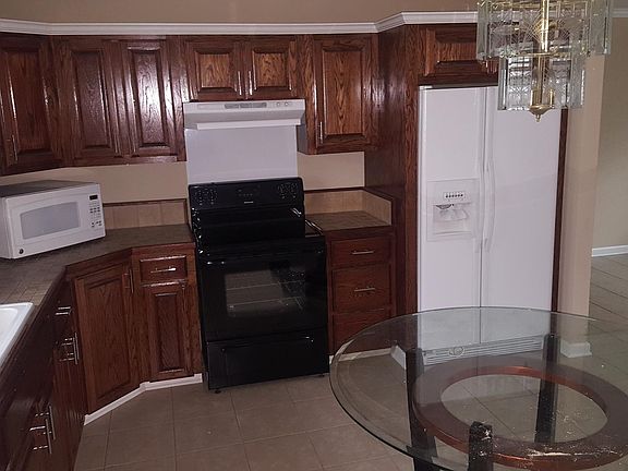 2nd image of 102 Marie St