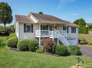 16 Kinsale Dr, Leicester, NC 28748