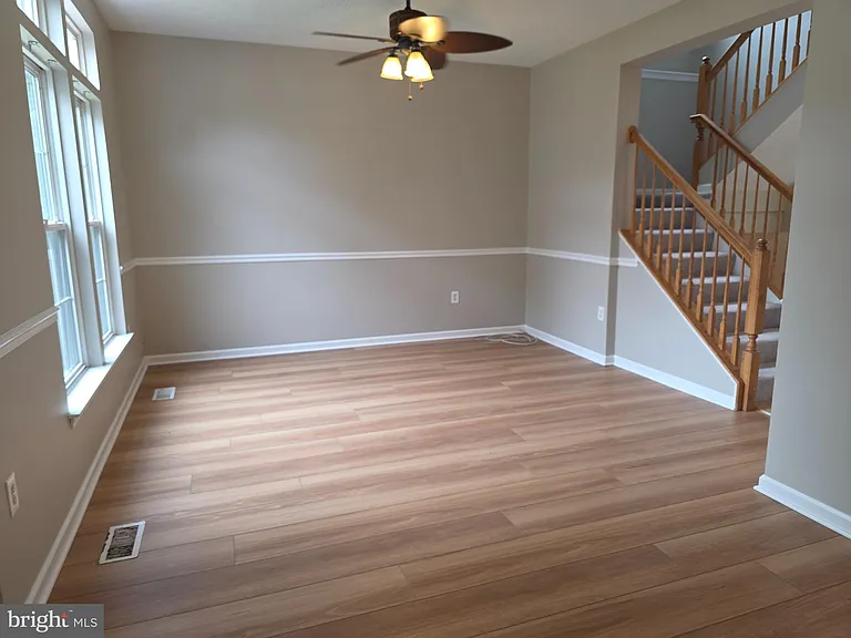 218 Eisenhower Ct — Photo 4
