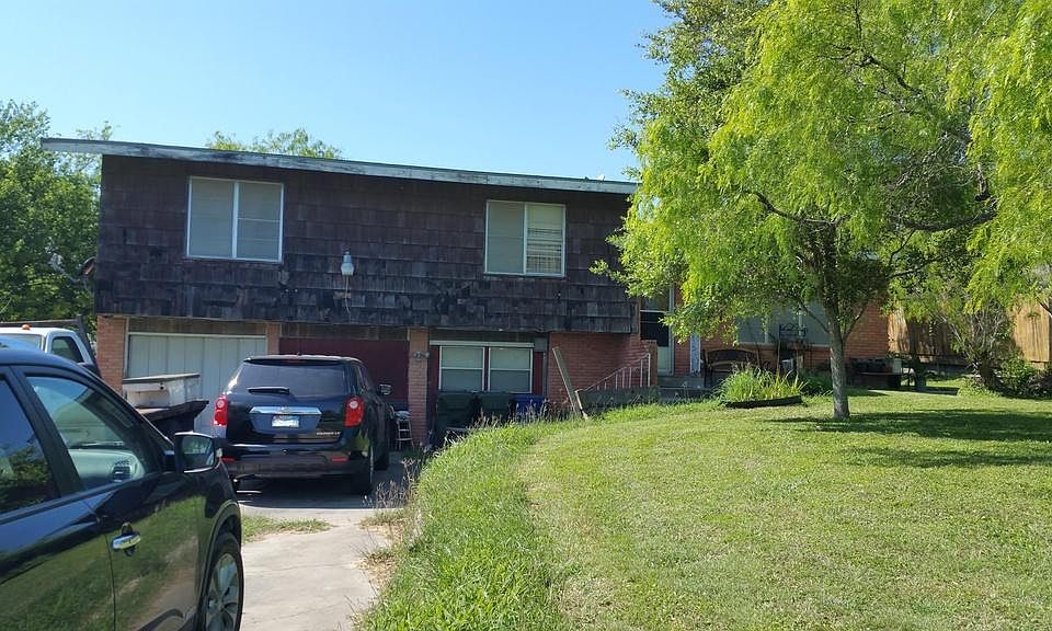 1st image of 240 E Wildwood Dr