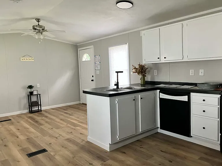 19 Deerwood Dr — Photo 2