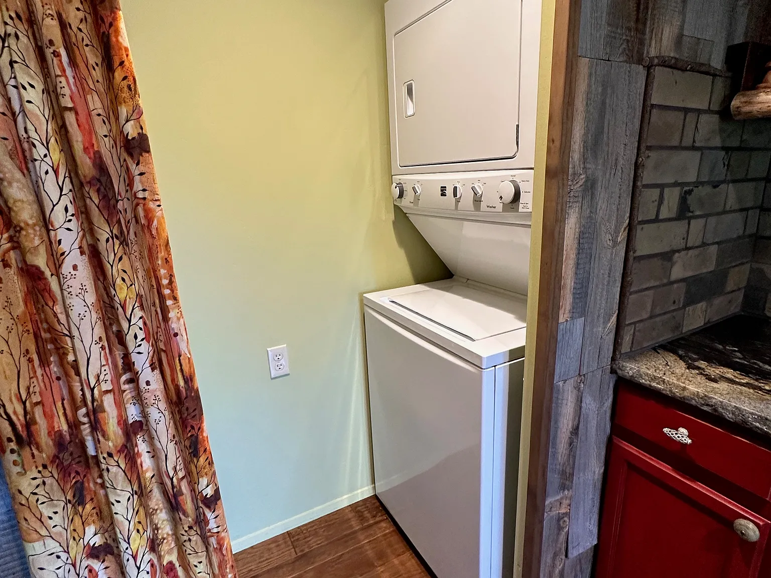 1 bed, 725 sqft, $1,750 — Photo 4
