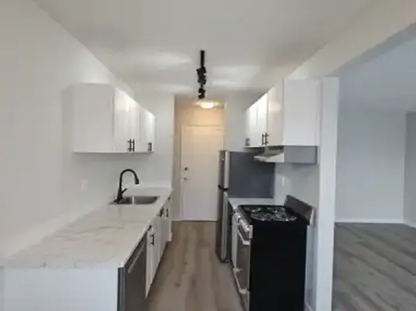 9570 163rd St NW, Edmonton, AB