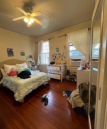 3rd image of 7418 Hampson St