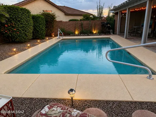 1847 E Desert Lark Pass, Green Valley, AZ 85614