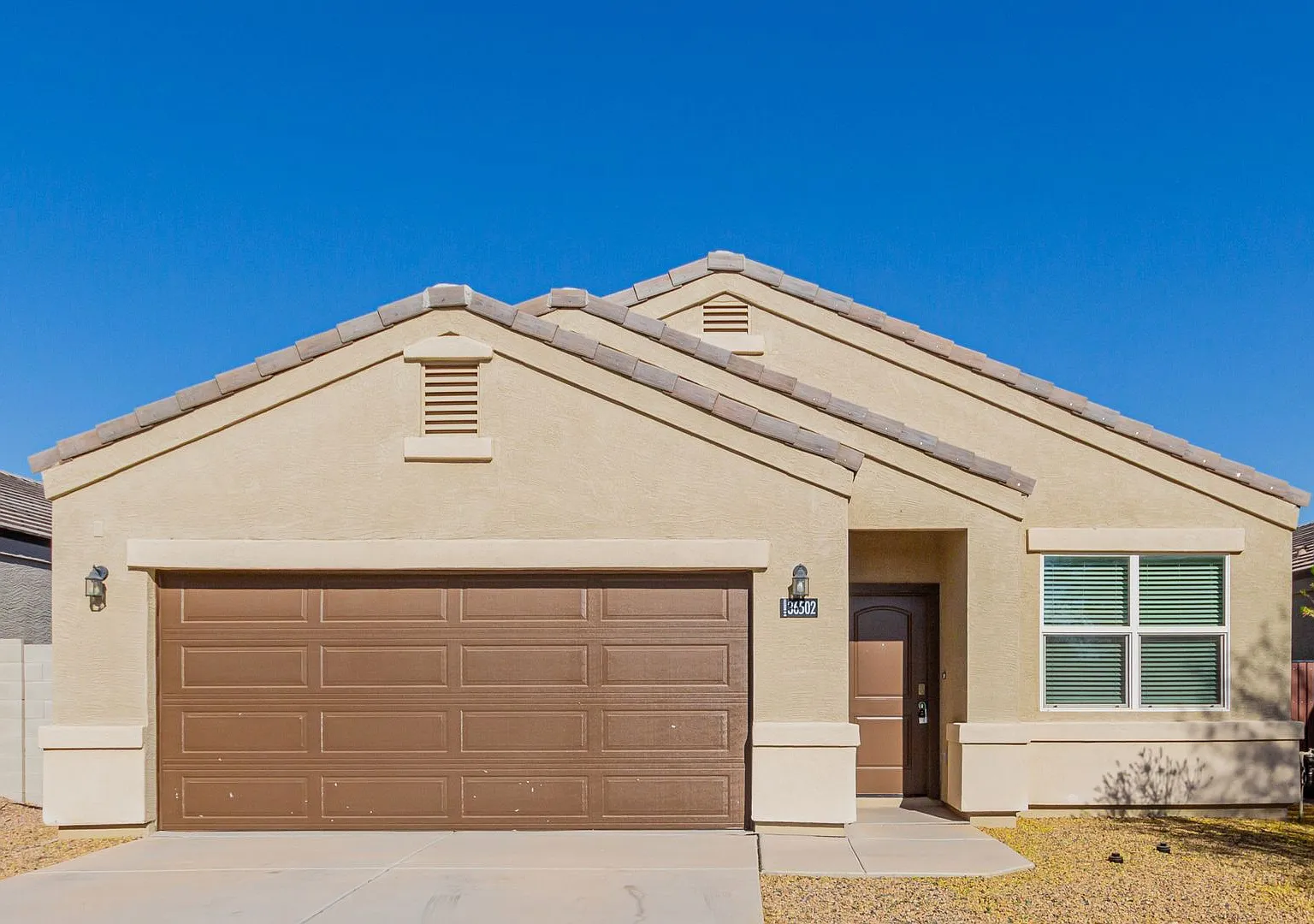 Spacious Rental Home with Office/Den in Maricopa, AZ — Photo 1