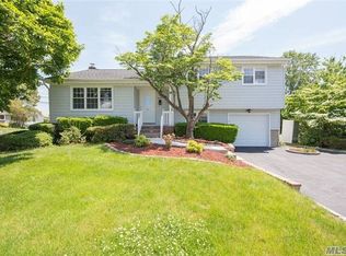 19 N Fordham Rd, Hicksville, NY 11801