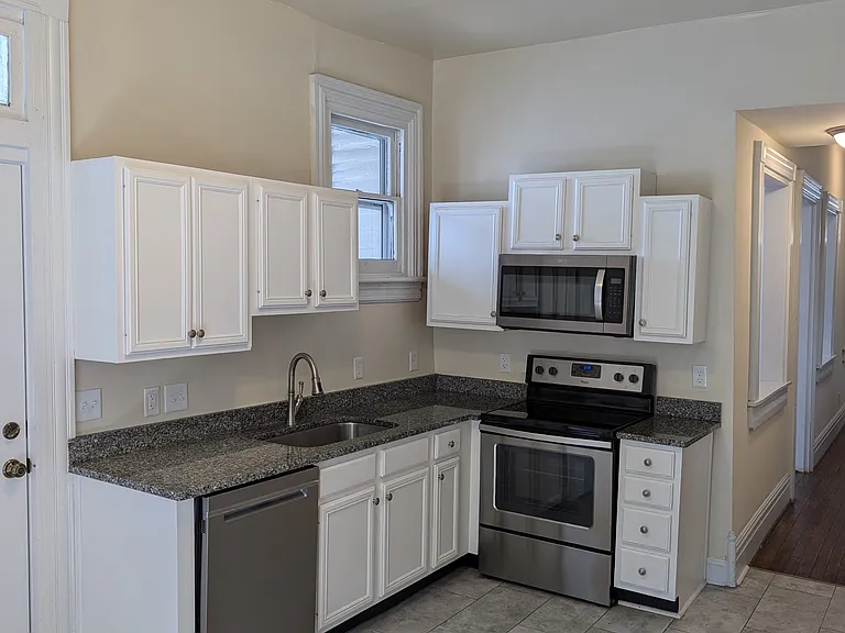2115 E Marshall St #A — Photo 4