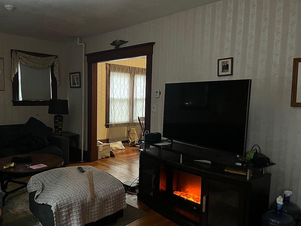 2nd image of 28 Portland St