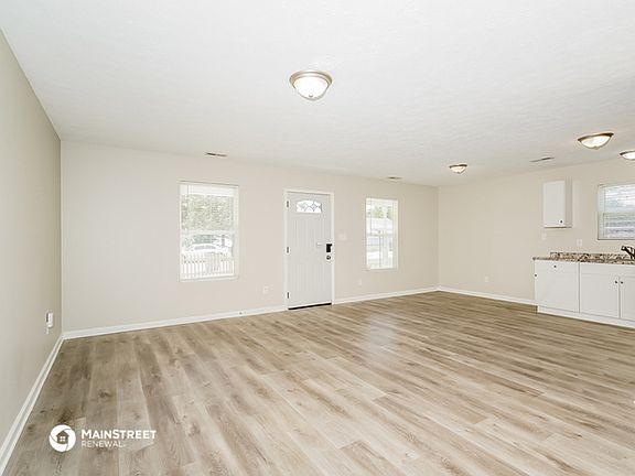 3rd image of 2028 N Luett Ave