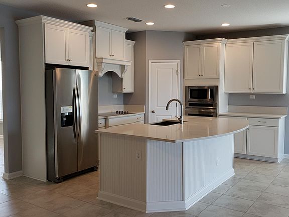 4th image of 126 Lombard Way
