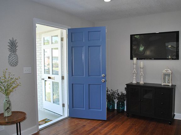 5th image of 4362 Garibaldi Ave