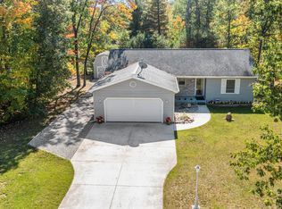 209 Acorn Ln, Houghton Lake, MI 48629