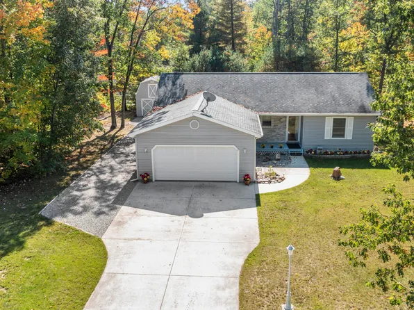 209 Acorn Ln, Houghton Lake, MI 48629