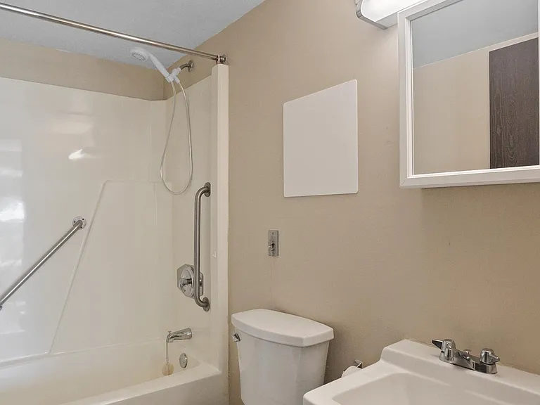 Hillsboro Plaza - 62 & Older — Photo 20