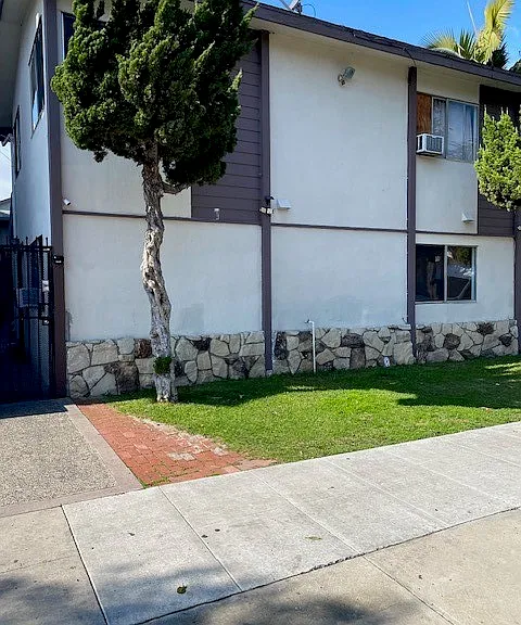 787 Gardenia Ave — Photo 2